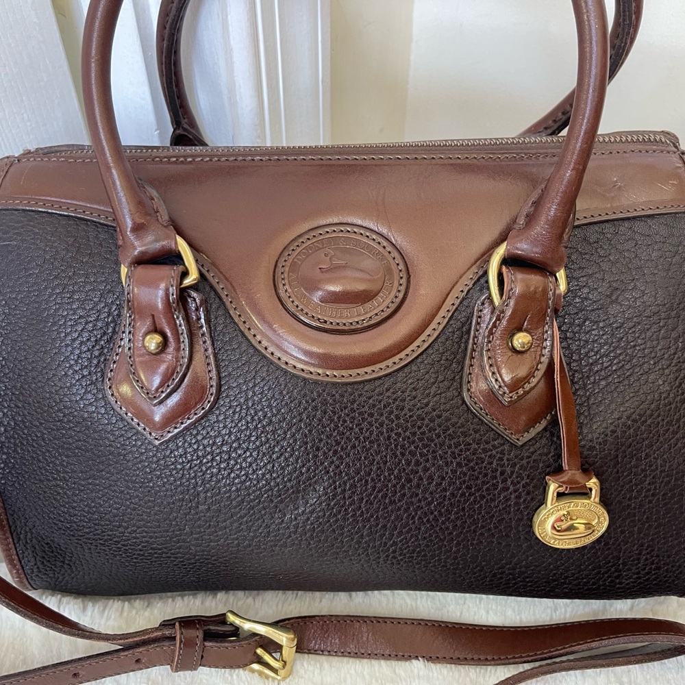 Dooney and Bourke all weather leather Bag EUC - Picture 2 of 12